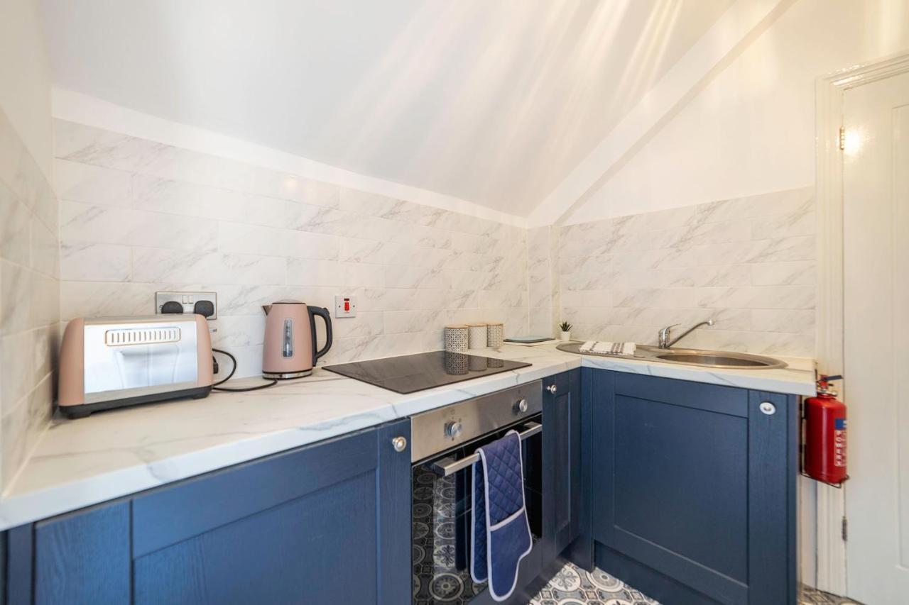 Charles Alexander Short Stay - Highcliffe Apartments Кливлис Екстериор снимка