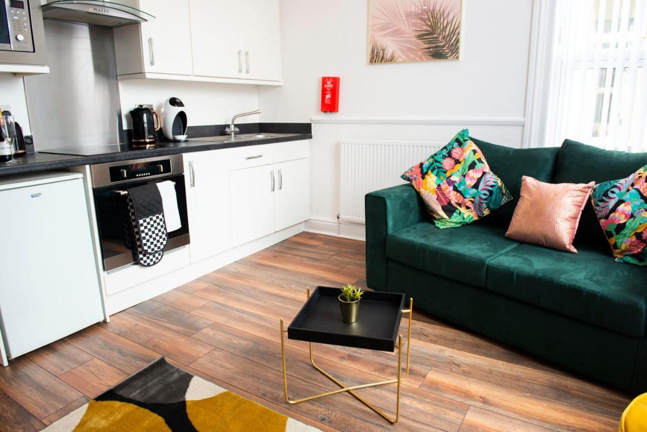 Charles Alexander Short Stay - Highcliffe Apartments Кливлис Екстериор снимка