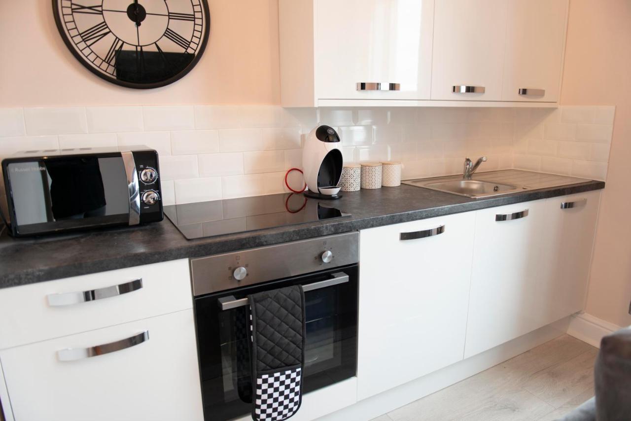 Charles Alexander Short Stay - Highcliffe Apartments Кливлис Екстериор снимка