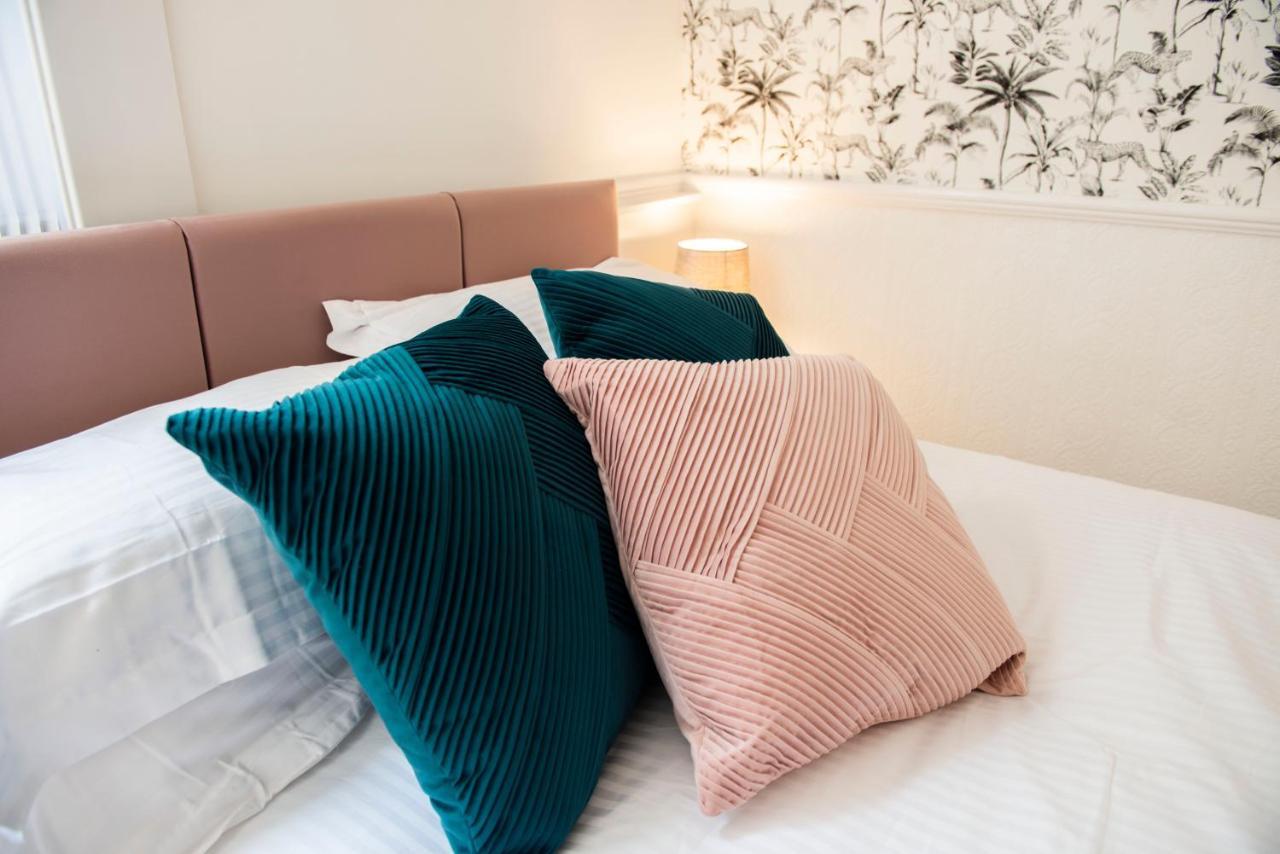 Charles Alexander Short Stay - Highcliffe Apartments Кливлис Екстериор снимка