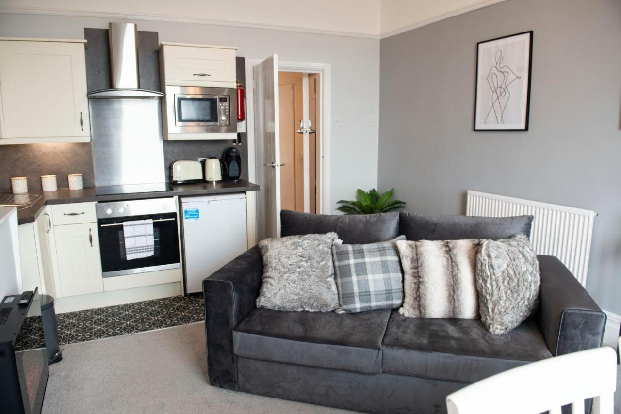 Charles Alexander Short Stay - Highcliffe Apartments Кливлис Екстериор снимка