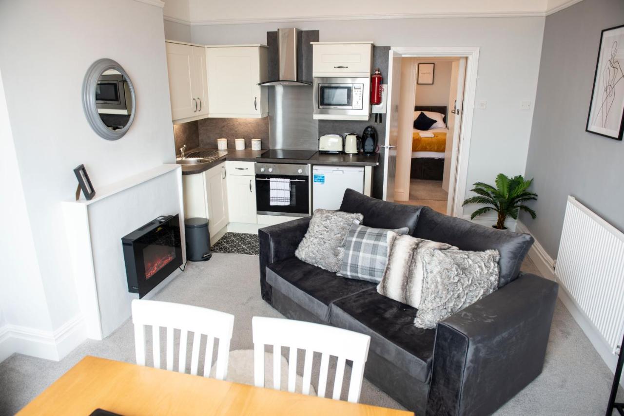 Charles Alexander Short Stay - Highcliffe Apartments Кливлис Екстериор снимка