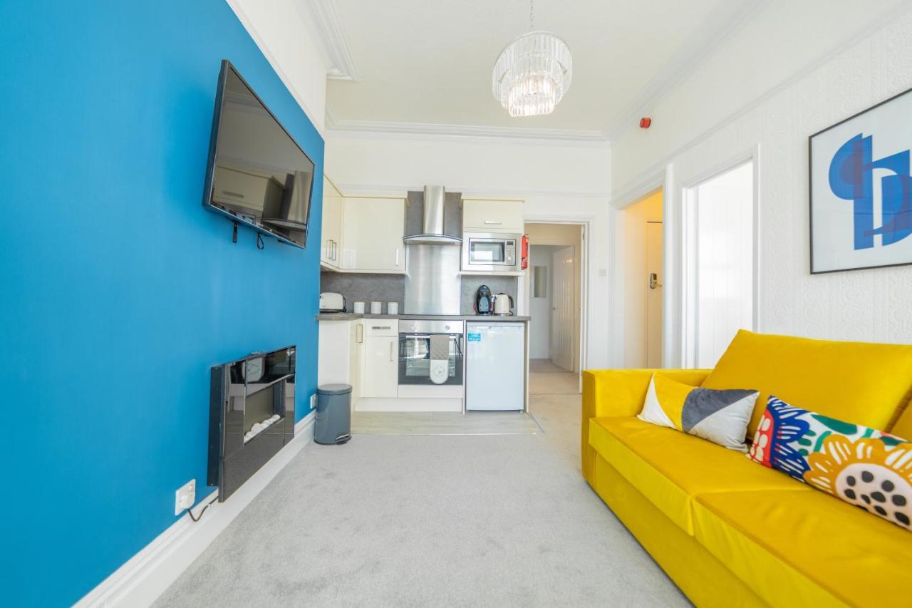 Charles Alexander Short Stay - Highcliffe Apartments Кливлис Екстериор снимка