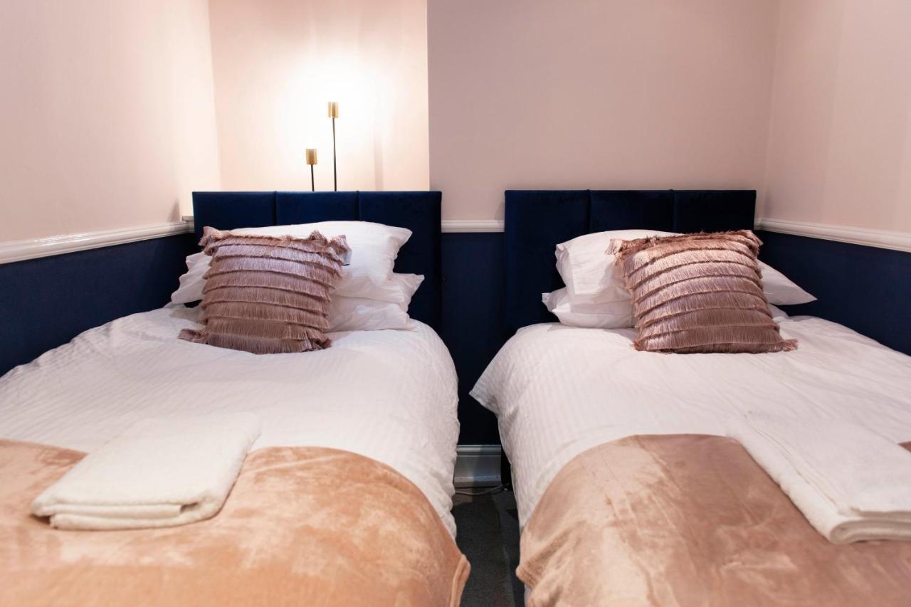 Charles Alexander Short Stay - Highcliffe Apartments Кливлис Екстериор снимка